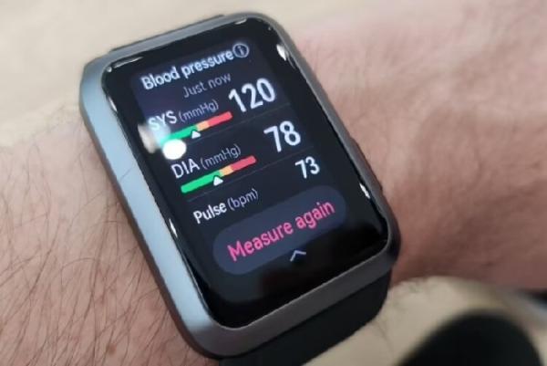 بندهای این ساعت برای گرفتن فشار خون باد می نماید! ، ساعت هوشمندی که نوار قلبی می گیرد